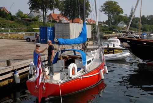 Jou Jou skulle ikke vre med til regattaen, men var lidt med os i Svendborg og bidrog i hjt humr